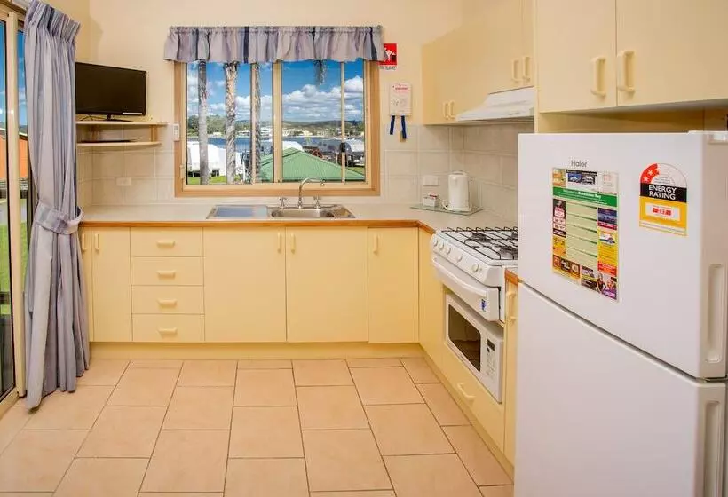Отель Big4 Batemans Bay At Easts Riverside Holiday Park