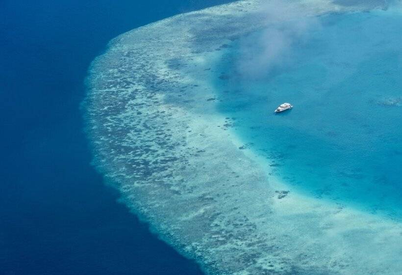 هتل Cheval Blanc Randheli