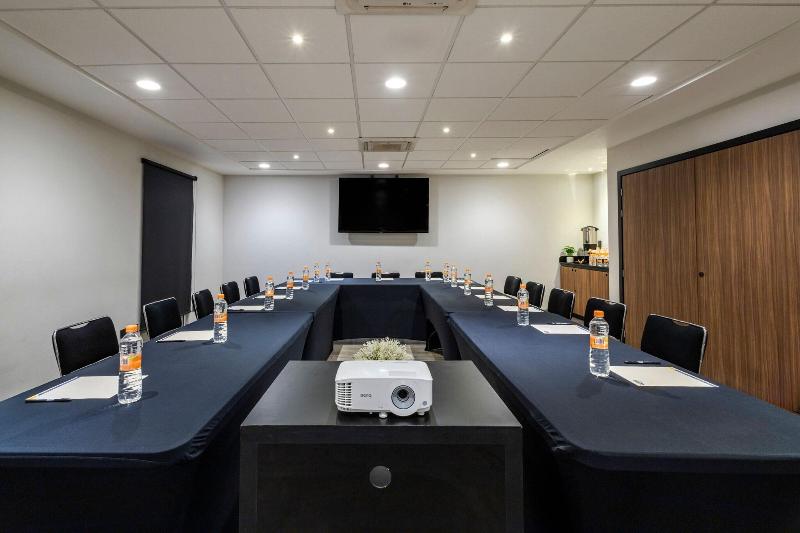 فندق City Express By Marriott Guadalajara Aeropuerto