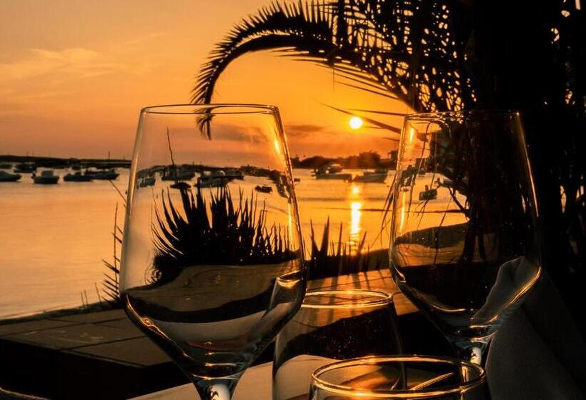 Отель Hostal La Savina