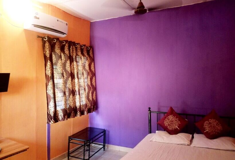 בית מלון כפרי Om Lake Resort