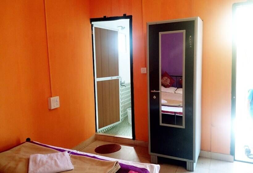 בית מלון כפרי Om Lake Resort