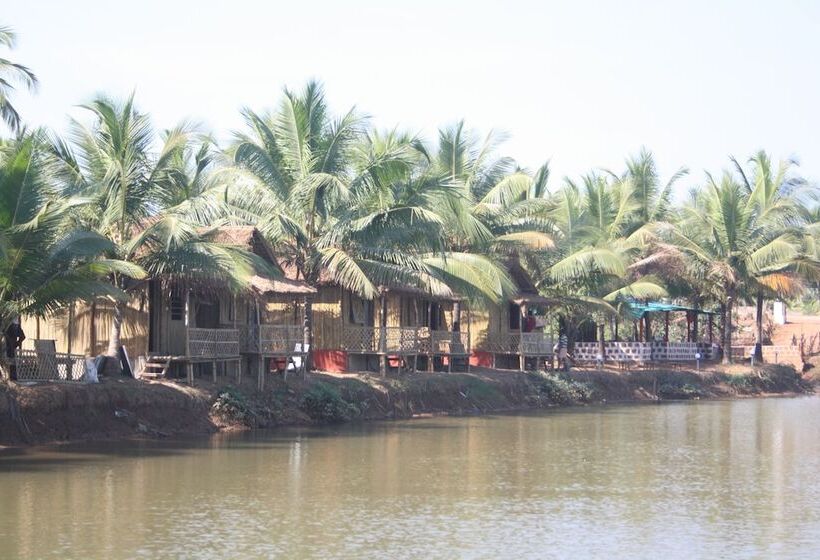 בית מלון כפרי Om Lake Resort