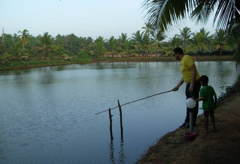 בית מלון כפרי Om Lake Resort