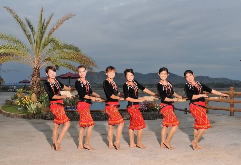 هتل Myitkyina Plam Spring Resort