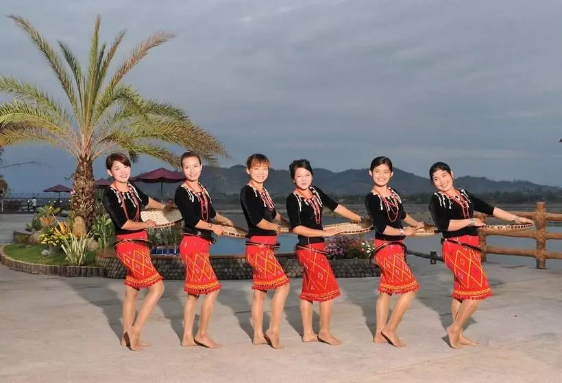 هتل Myitkyina Plam Spring Resort