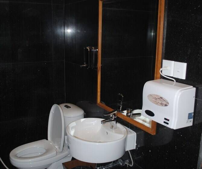 هتل Myitkyina Plam Spring Resort