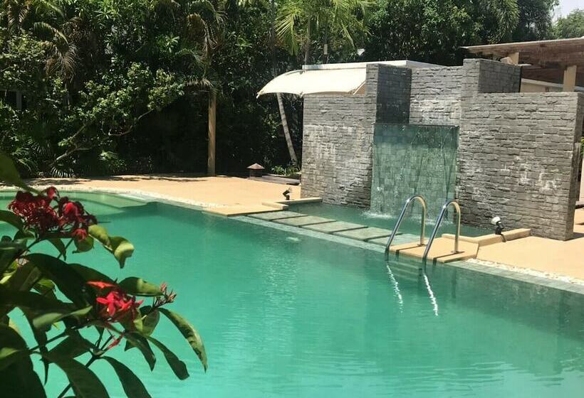 Hotel Tachawan Resort & Restaurant