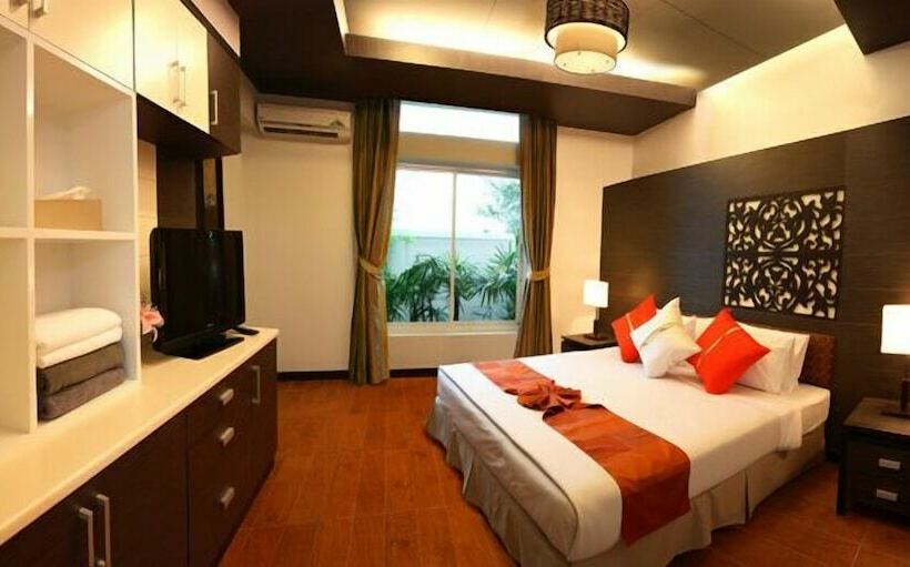 Hotel Tachawan Resort & Restaurant