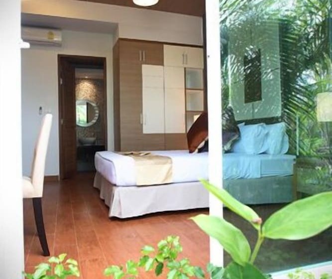 Hotel Tachawan Resort & Restaurant