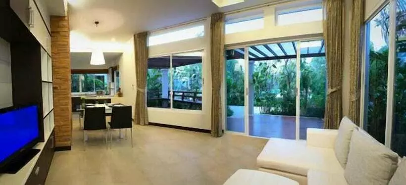 酒店 Tachawan Resort & Restaurant