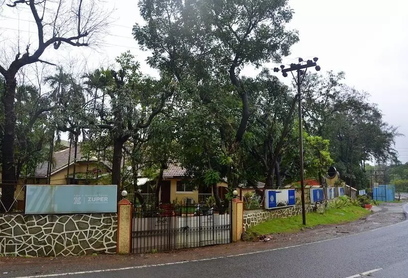 ホテル Zaras Resort Khandala