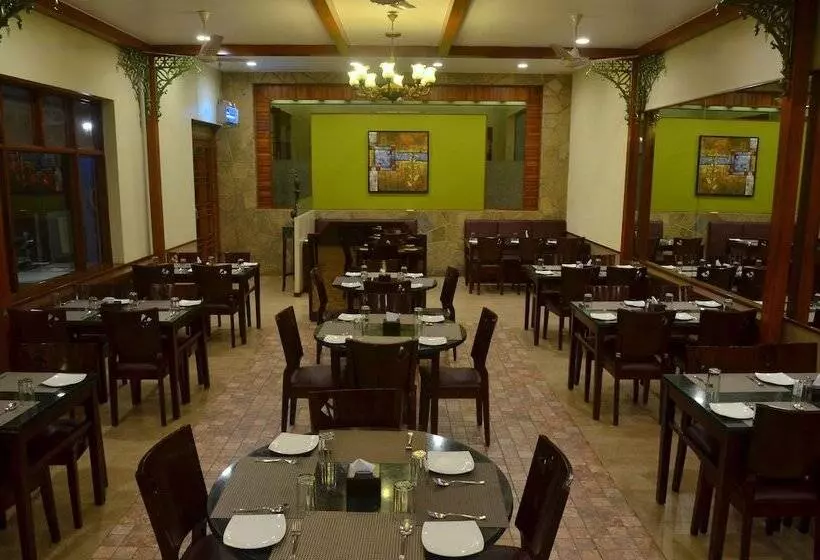 ホテル Zaras Resort Khandala