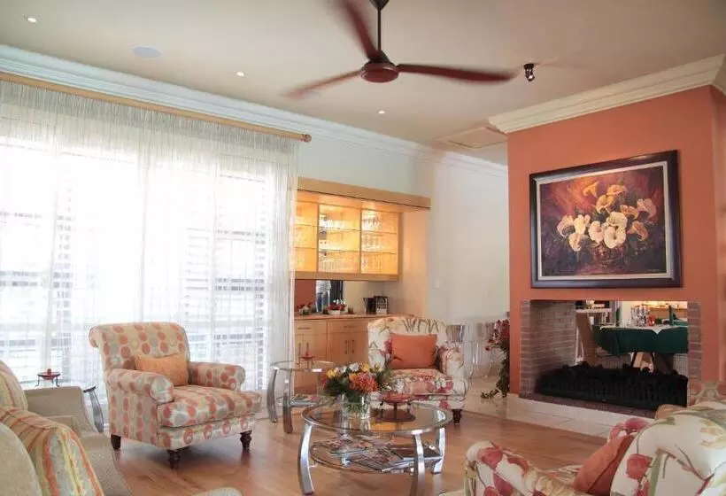 بنسيون Schneiders Boutique