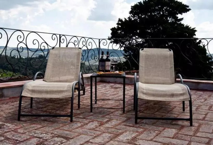ホテル Agriturismo La Camporena