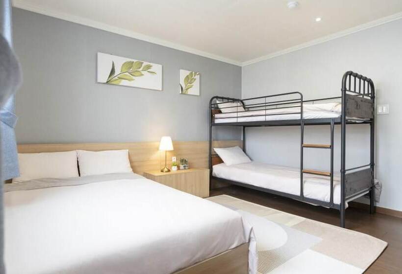 בית מלון כפרי Jeju Ellui