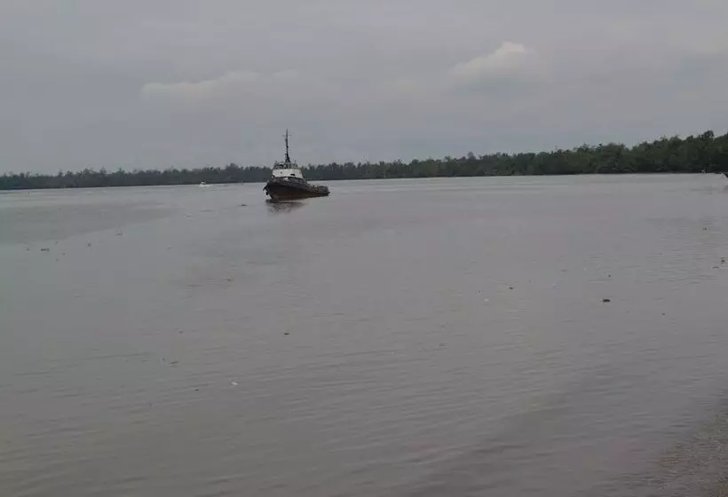 هتل L'aquarius Marina 2000