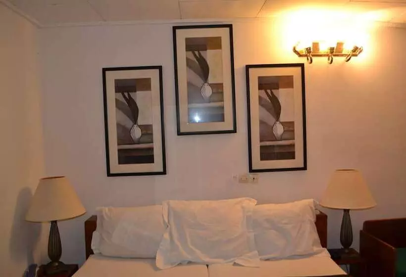 هتل L'aquarius Marina 2000