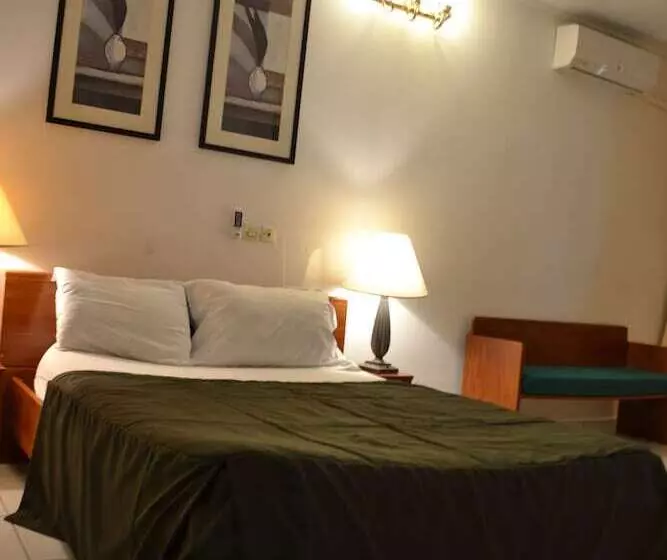 هتل L'aquarius Marina 2000