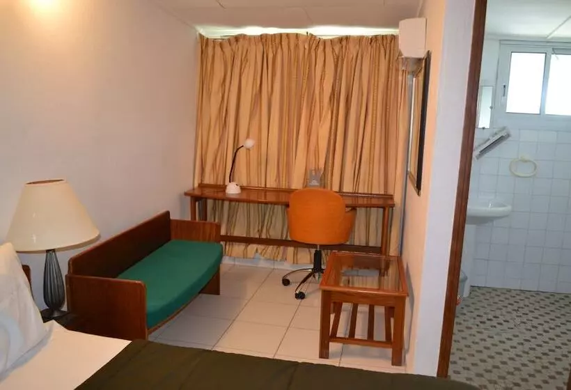 هتل L'aquarius Marina 2000