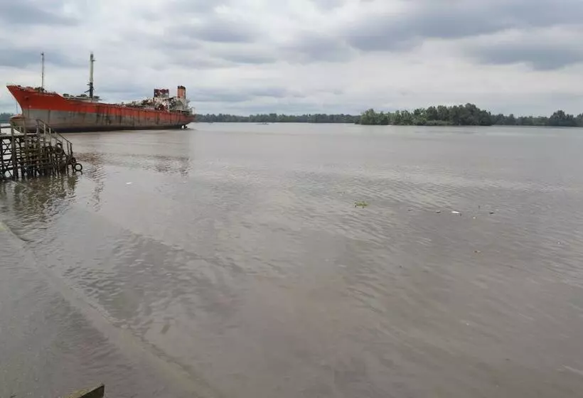 هتل L'aquarius Marina 2000