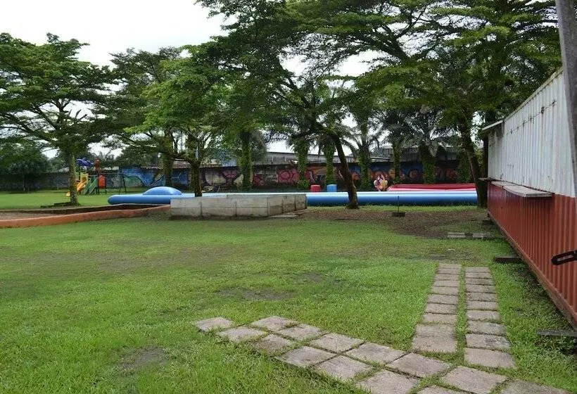 هتل L'aquarius Marina 2000