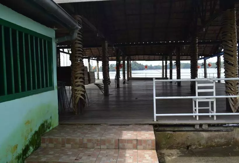 هتل L'aquarius Marina 2000