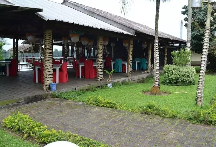 هتل L'aquarius Marina 2000