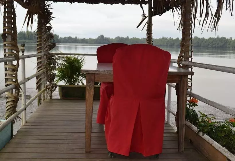 هتل L'aquarius Marina 2000