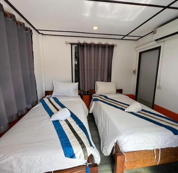 בית מלון כפרי Revolution Hostel Pai