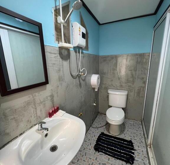 בית מלון כפרי Revolution Hostel Pai