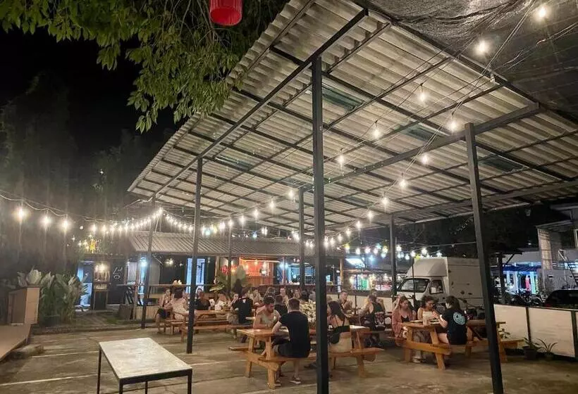 Hotelli Revolution Hostel Pai