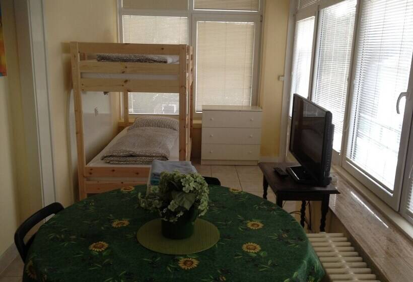 Hotel Hostel Lakeside