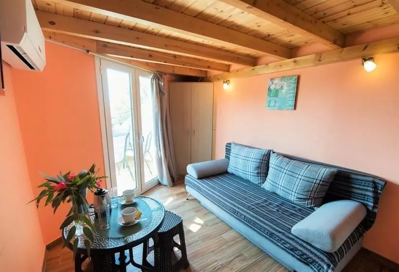 Argo Maisonettes & Suites