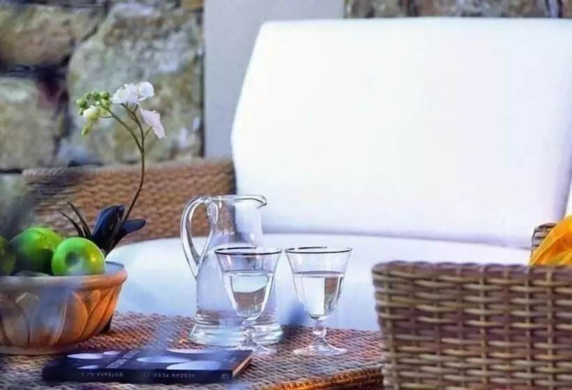 Argo Maisonettes & Suites