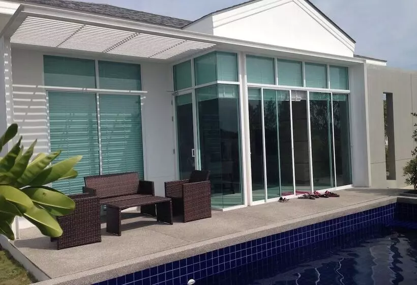 Baan Sarinya Pool Villa