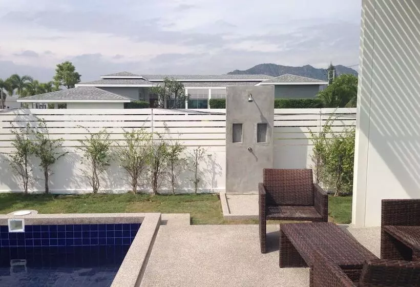 Baan Sarinya Pool Villa