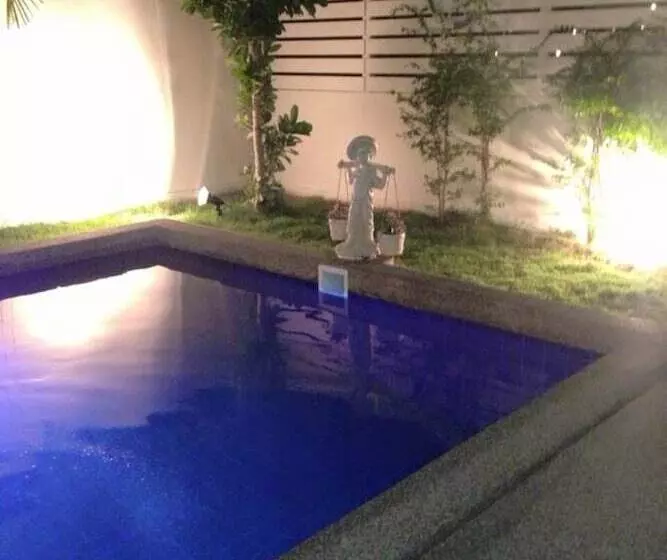 Baan Sarinya Pool Villa