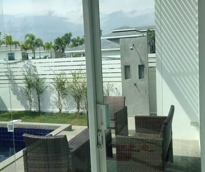 Baan Sarinya Pool Villa