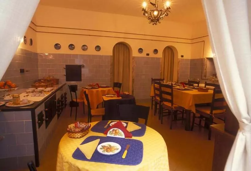 تختخواب و صبحانه L Orangerie Di Cartia Giovanni