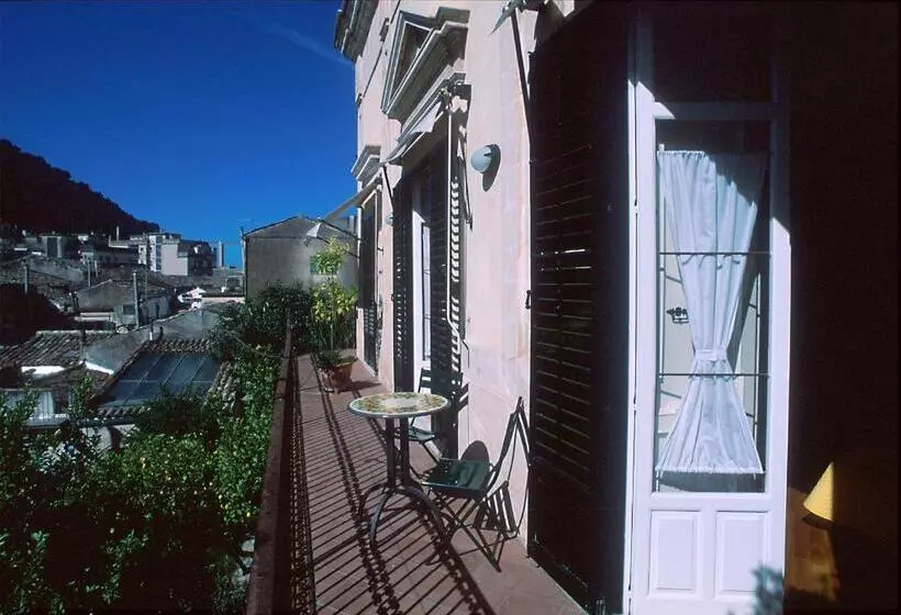 تختخواب و صبحانه L Orangerie Di Cartia Giovanni