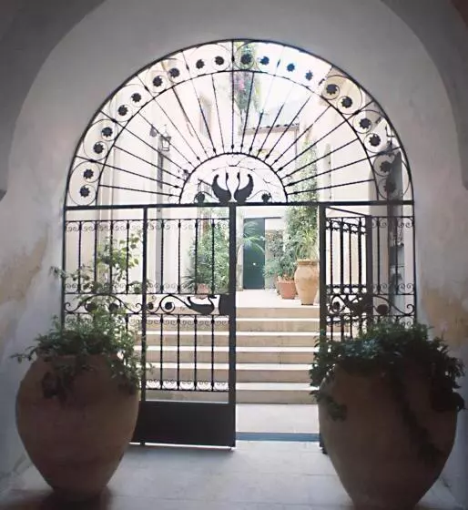 تختخواب و صبحانه L Orangerie Di Cartia Giovanni