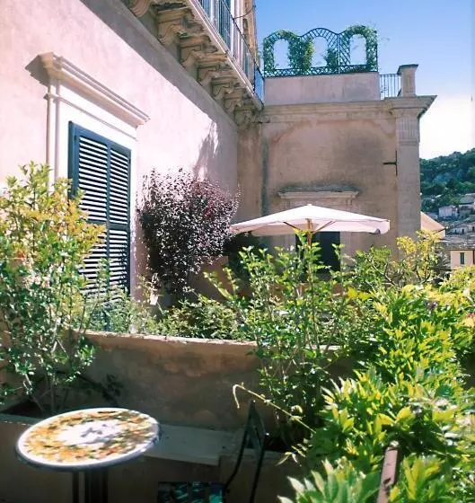 تختخواب و صبحانه L Orangerie Di Cartia Giovanni