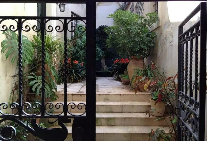 تختخواب و صبحانه L Orangerie Di Cartia Giovanni