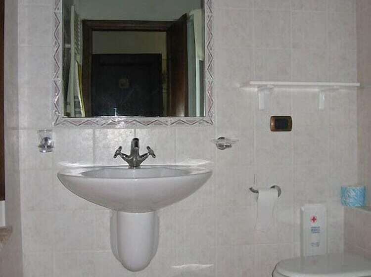 فندق Agriturismo Podere Ficareto