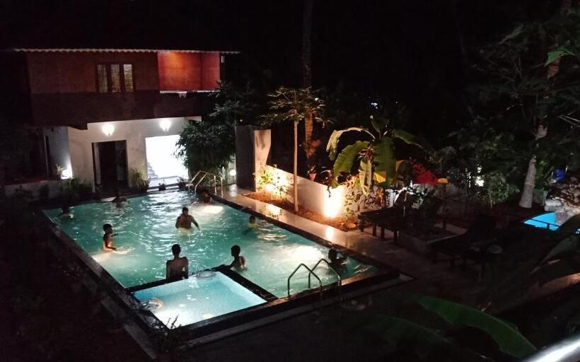 فندق Cherai Beach Residency