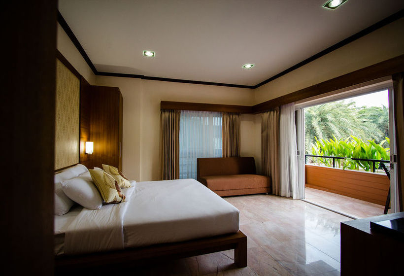 Отель Phuplaces Bangsaen