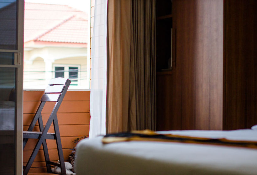 Отель Phuplaces Bangsaen