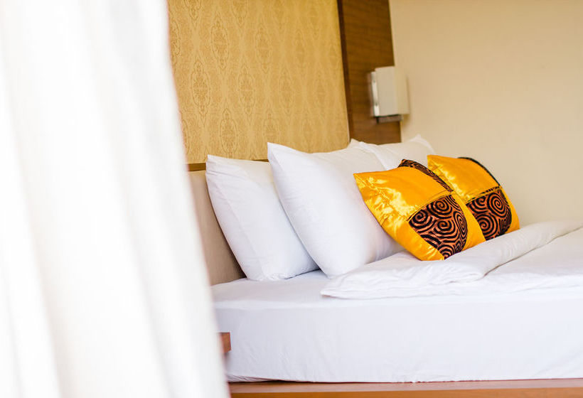 Отель Phuplaces Bangsaen