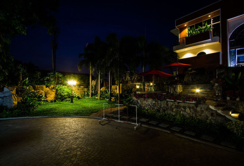 Отель Phuplaces Bangsaen